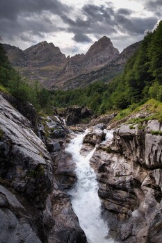 Image "Río Cinca — Valle de Pineta, Ordesa" by Bartek M. Wojtkunski
