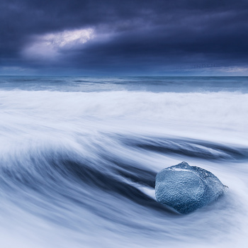 Image "Flirting state of matter" by Felix Inden