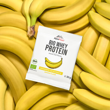 Image "AlpenPower Organic Whey Protein Banana – Sachet on a Bed of Bananas" by Matthias Schmitt