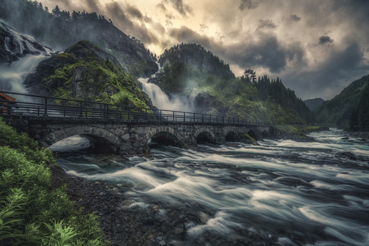 Image "I love this waterfall😊" by Hans Strand