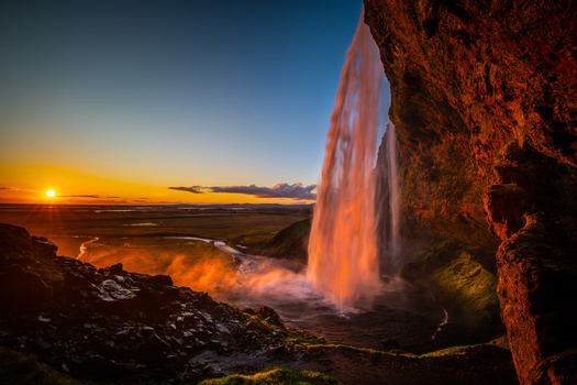 Image "Seljalandsfoss, Iceland" by RYSZARD LOMNICKI