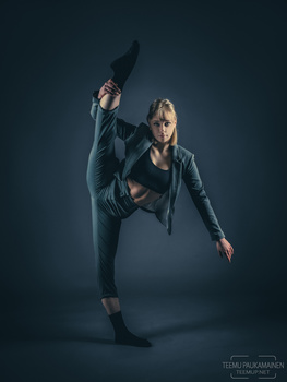 Image "Emmi Peltola - Dancer/Circus Artist - EM549868-edit" by Teemu Paukamainen