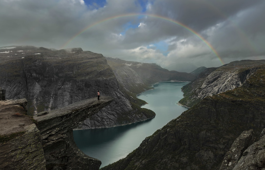 Image "Trolltunga" by Paal Uglefisk Lund