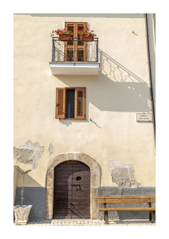 Image "Navelli, Abruzzo. Italia." by Clare Lusher