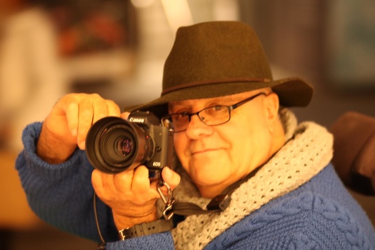 Image "Quadriplegic in a wheelchair with a camera Canon M50" by Peter Zipfinger