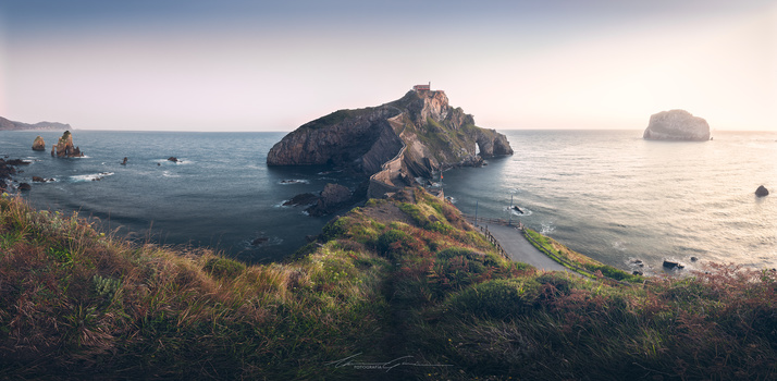 Image "The path to the bell" by Manu García