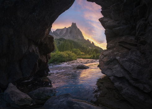 Alpin Cave by Hugo Valle