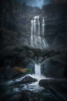 Image "Boburu Waterfall" by Amila Hewagama