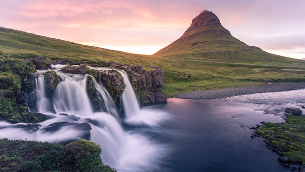 Image "Kirkjufell" by Birgir Sigurðsson