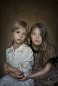 Image "Sisters fine art portrait" by Jiji Habanbou