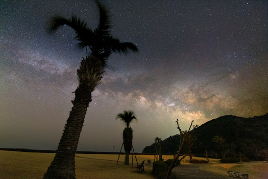 Image "The rising milkyway in japan" by Keita Izawa
