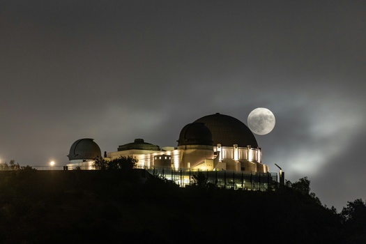 Image "Full Moon" by Ryan Torres