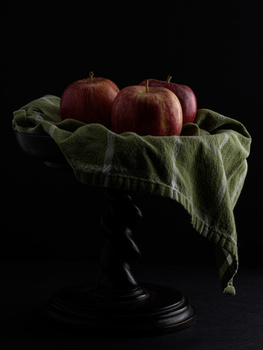 Image "Apples" by Leo Hayes