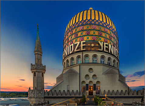 Image "Yenidze / Dresden" by Herbert A. Franke