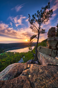 Image "Devil's Lake" by Greg Larson