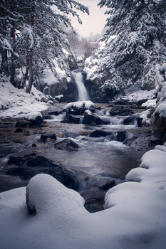Hidden Winter waterfall by Jose Luis Martinez
