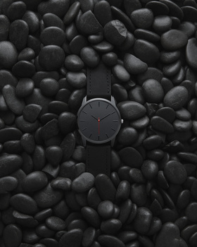 Image "Black on black" by Ewan Paton
