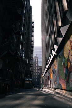 Image "Back alley" by Maxime Tremblay