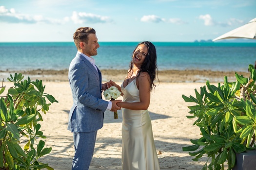 Image "Romantic Beach Wedding Photoshoot in Koh Samui" by Katya Bulgakova