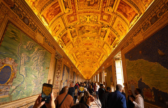 Image "The inside of the Vatican Museum." by Md. Arifuzzaman