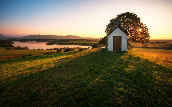 A historical chapel by Anastasios Gialopoulos