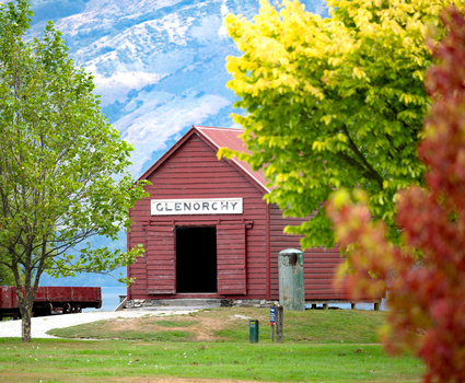 Image "Glenorchy, the famous red shed." by Steve Cullen