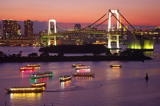 Image "Tokyo Bay" by Kaz Empson