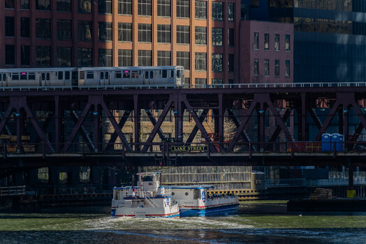 Image "Chicago river" by karteek ina