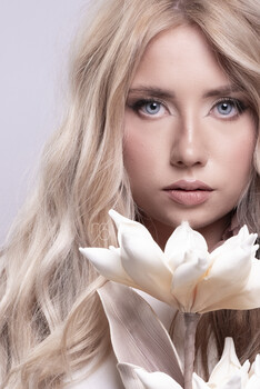 Image "White Bloom | Beauty Portrait Photography" by Martyna Osuchowska