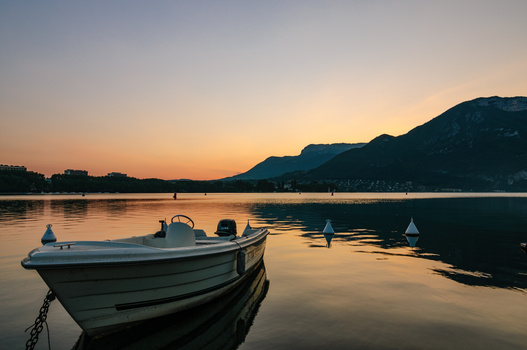 Image "Peaceful morning at the lake" by Berlioux Xavier