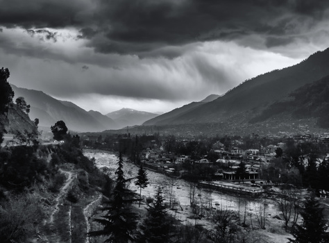 Image "Kullu Snow Clouds gather" by Andrew Leahy