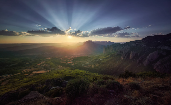 Image "Sunset over the valley" by Ricardo Gayan
