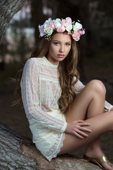 Image "flower crown" by juan silva