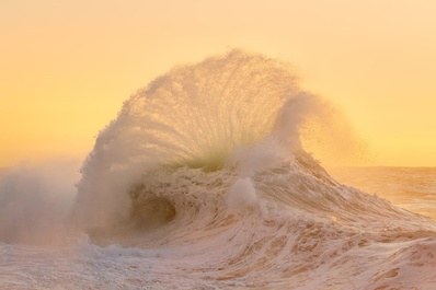Rough sea 105 by Giovanni Allievi