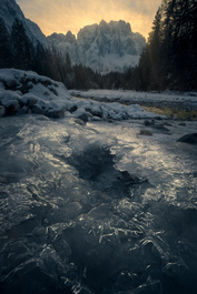 Golden needle by Nicolò Taborra