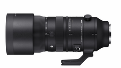 Black telephoto lens with focus ring and tripod collar, shown in profile against white background.