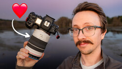 Photographer holding a telephoto lens and camera body with a red heart emoji and arrow pointing at the equipment.
