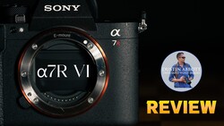 Sony α7R VI camera body with E-mount displayed against black background alongside review graphic