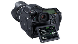 The Pentax 645Z is Official, Featuring 4K, a 51.4 MP CMOS Sensor & 3 FPS Shooting