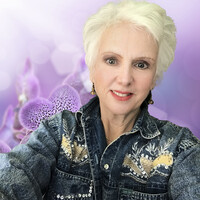 Profile picture for Leigh Lofgren