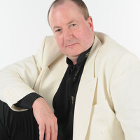 Profile picture for Ray Farrell