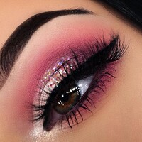 Profile picture for Nikki Larsen