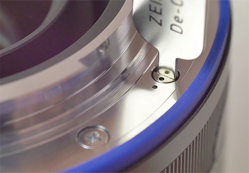 Zeiss Loxia lenses can be mechanically de-clicked to allow for smooth aperture changes