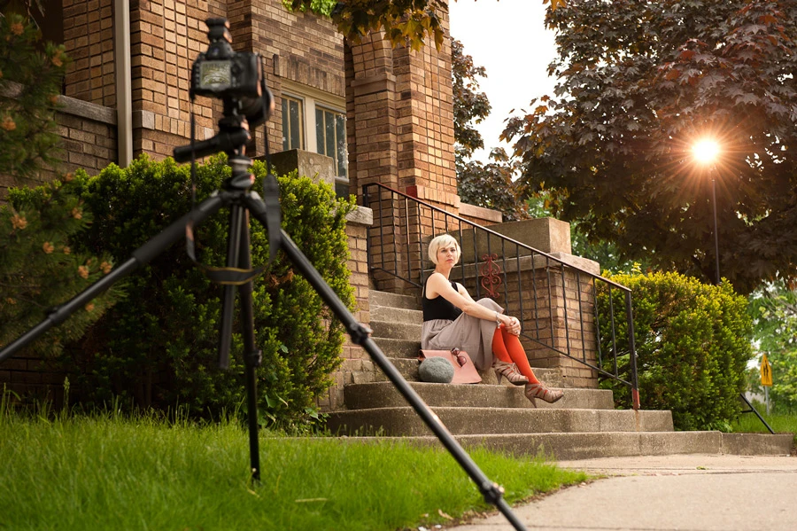 A single speedlight with 2x CTO Gels acting as our fake sun.