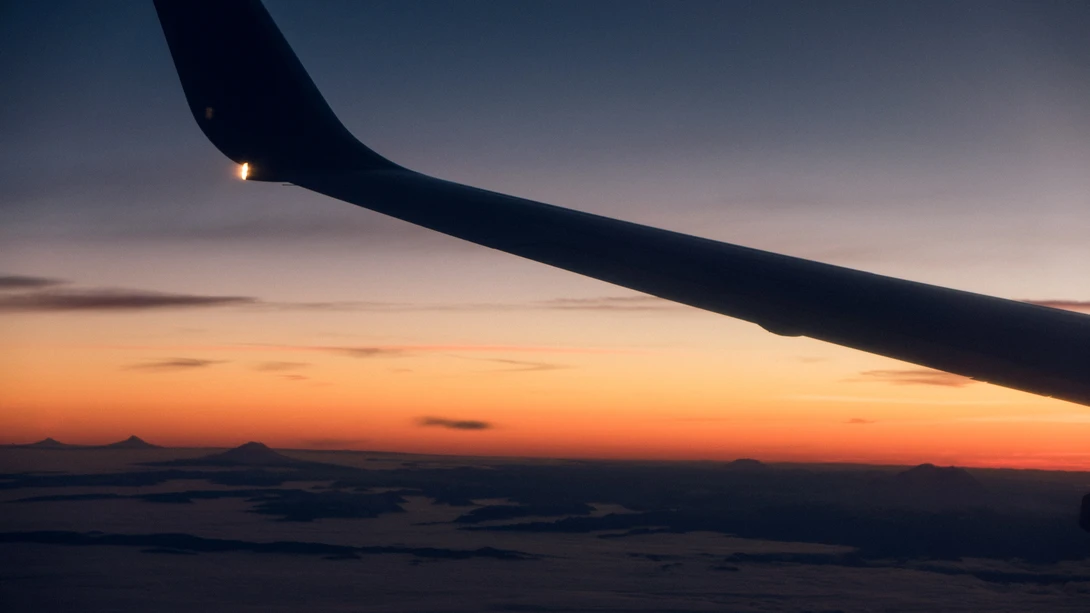 Airplane wing