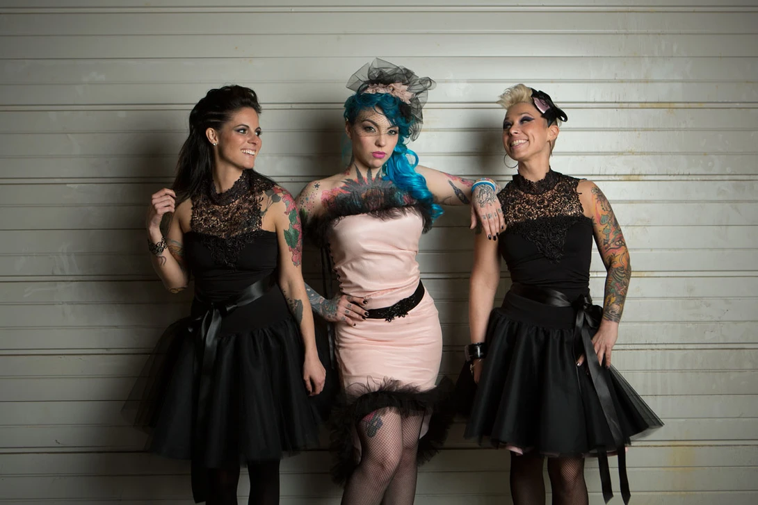 Bride and her Bridesmaids