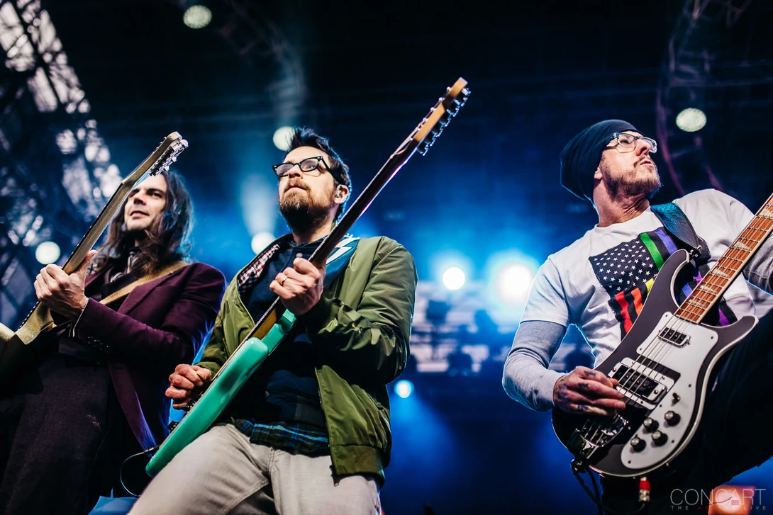Photo of Weezer @ NCCA Final Four — Indianapolis, Indiana