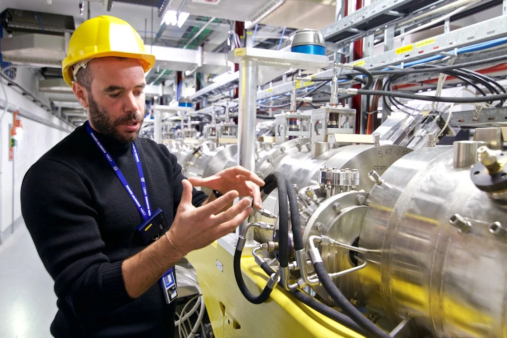A project manager describes the process of proton acceleration at CERN - Photo by Ruben Lammerink