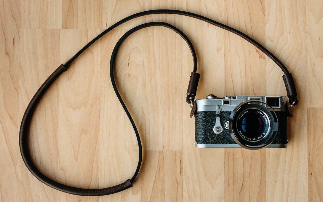 Photo of Deadcameras slim strap