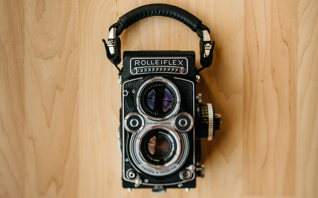Photo of Deadcameras strap for Rolleiflex TLRs